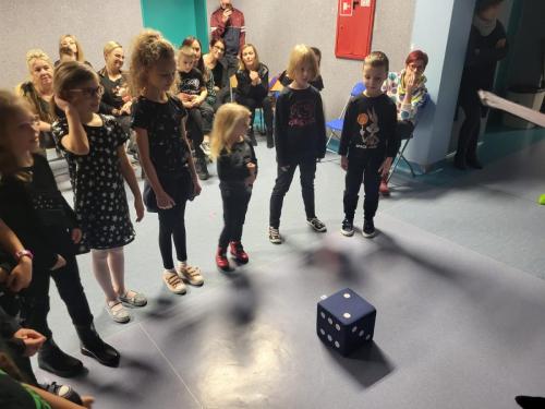 Andrzejki-1B-6